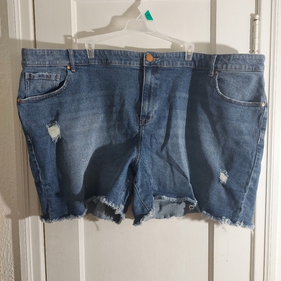Lane Bryant Plus Size 28 Jean Shorts Mid Rise Boyfriend Midi Signature Fit Flex - Picture 1 of 4